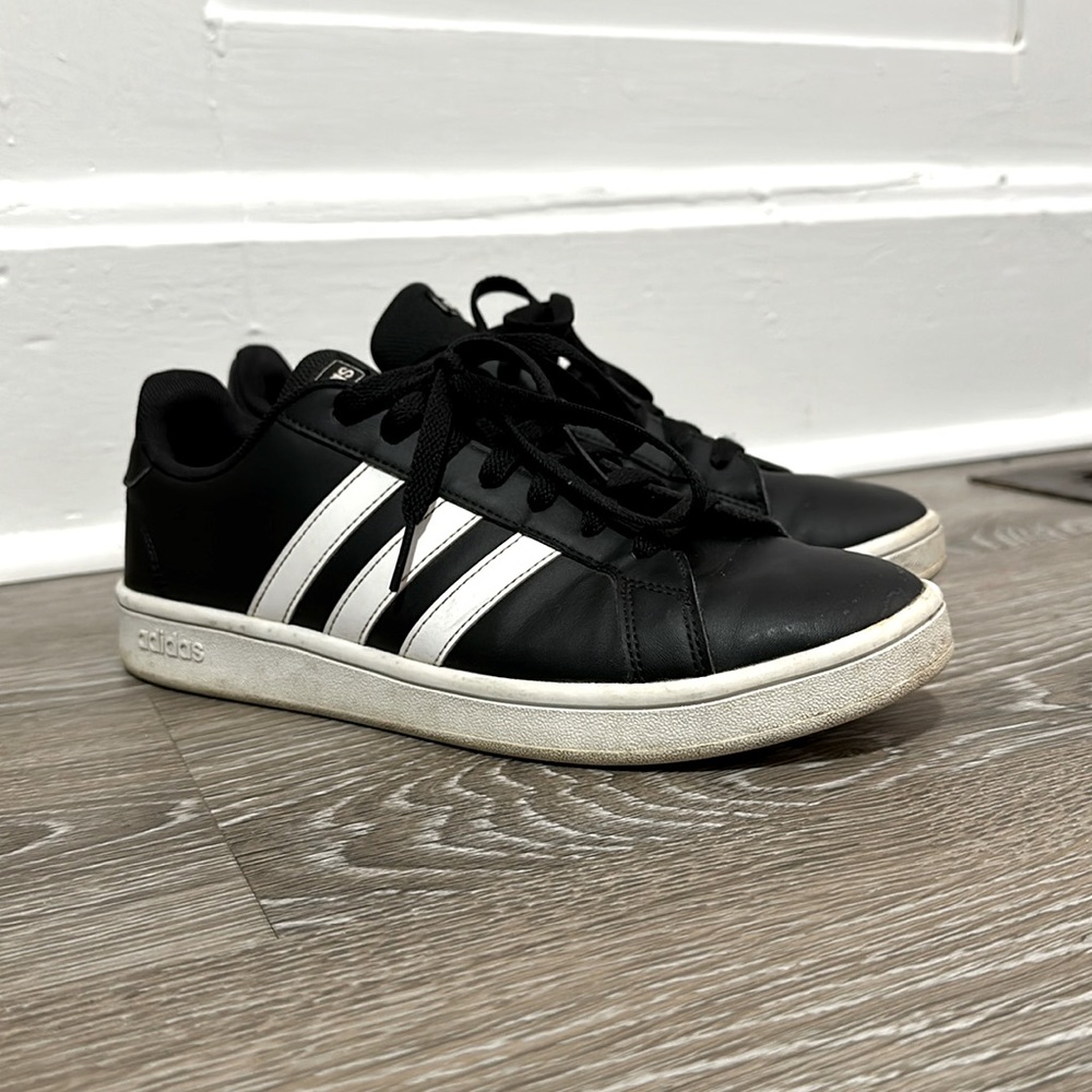Adidas Grand Court men’s sneakers size 9